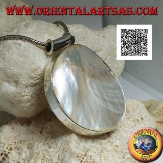 Ciondolo in argento con madreperla tonda grande su montatura liscia laterale e gancio tubolare