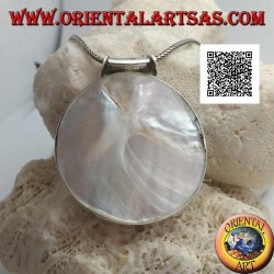 Silberanhänger mit großem runden Perlmutt auf glattem Seitenrahmen und Rohrhaken