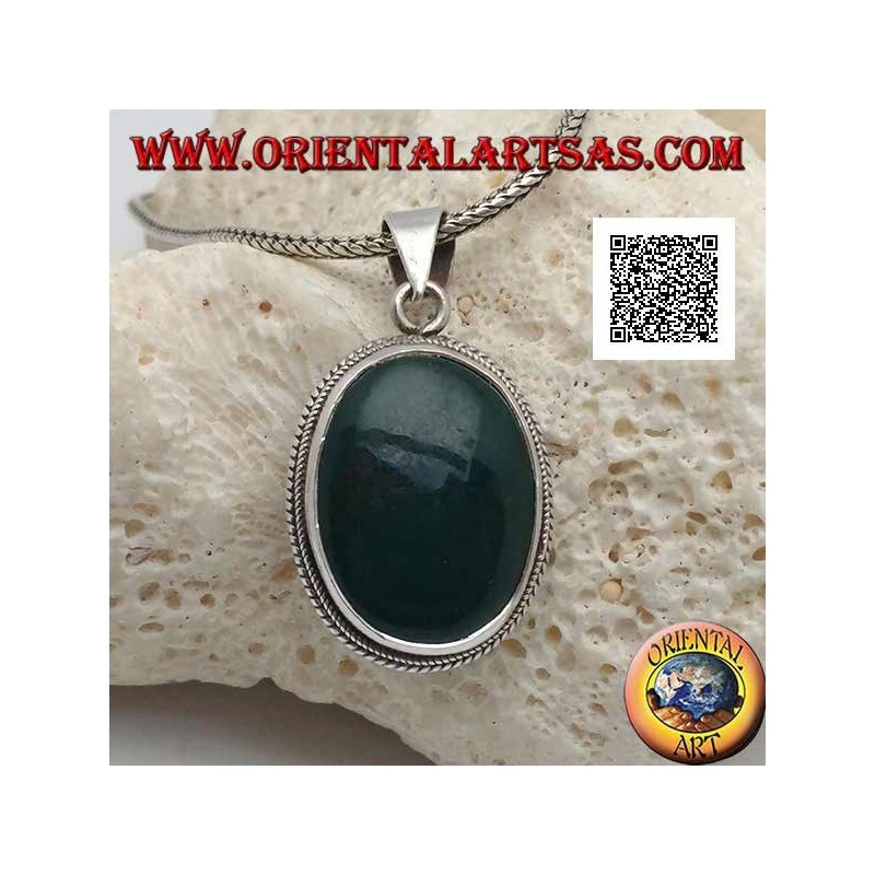Silver pendant with green hematite or oval blood stone surrounded by a thin weave