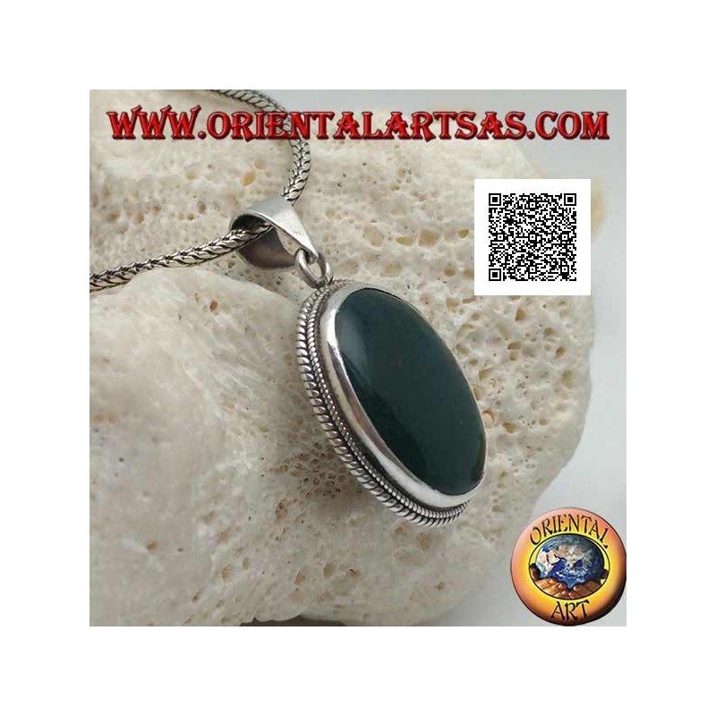 Ciondolo in argento con ematite verde o pietra del sangue ovale contornata da intreccio sottile