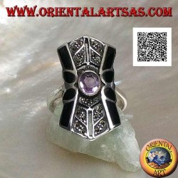 Bague en argent avec améthyste naturelle ovale sur une monture carrée avec décor marcassite et onyx sur les côtés