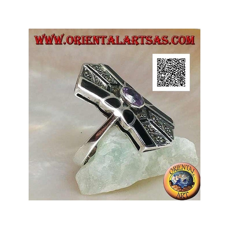 Bague en argent avec améthyste naturelle ovale sur une monture carrée avec décor marcassite et onyx sur les côtés