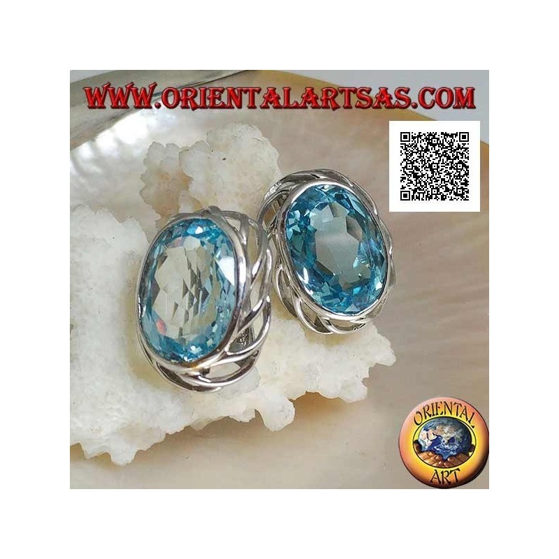 Boucles d'oreilles lobe en argent avec topaze ovale bleue avec armure ajourée sur les côtés et fermeture à levier