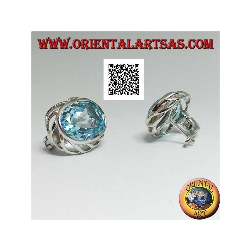 Orecchini in argento a lobo con blu topazio ovale su con intreccio traforato sui lati e chiusura a leva
