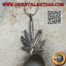 Pendentif en argent en forme de feuille de marijuana avec ovale central turquoise