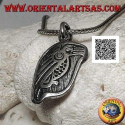 Medalla de plata colgante con cóndor (ave sagrada del pueblo inca) en perfil en alto relieve