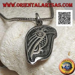 Medalla de plata colgante con cóndor (ave sagrada del pueblo inca) en perfil en alto relieve
