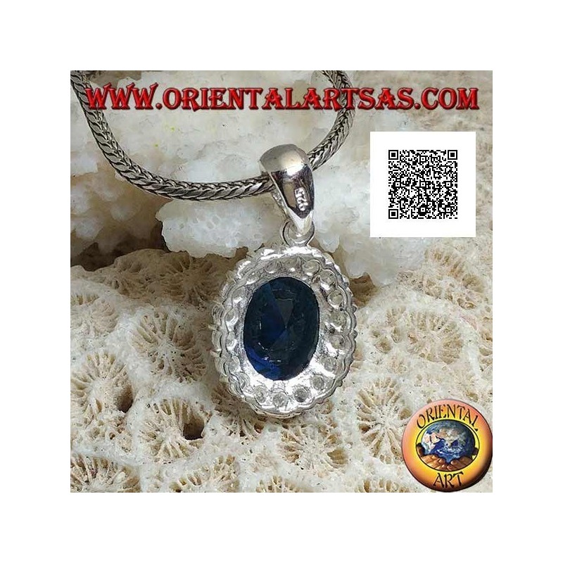 Ciondolo in argento con zircone color zaffiro ovale incastonato contornato da zirconi bianchi