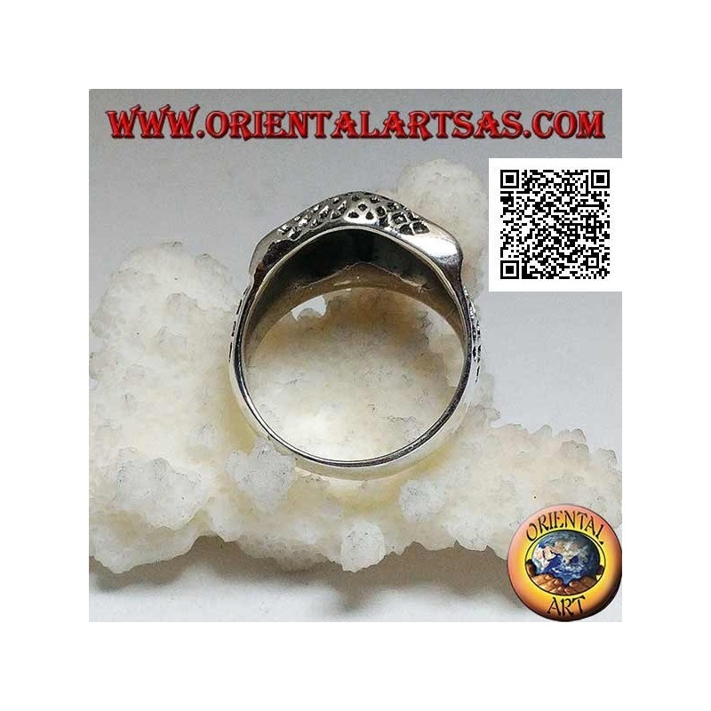 Anillo de plata con forma de cabeza de búho con ojos decorados con tallas