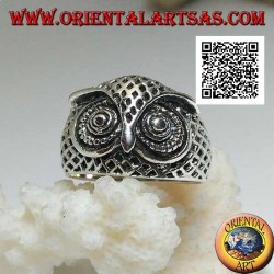 Anillo de plata con forma de cabeza de búho con ojos decorados con tallas