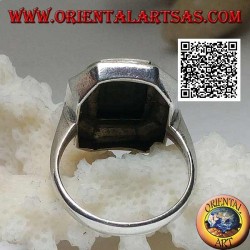 Anillo de plata con ónix rectangular biselado en las esquinas rodeado de marcasita