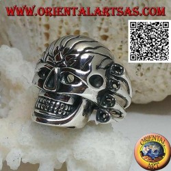 Silver ring, large skull with carved front supported by 4 bones on the side