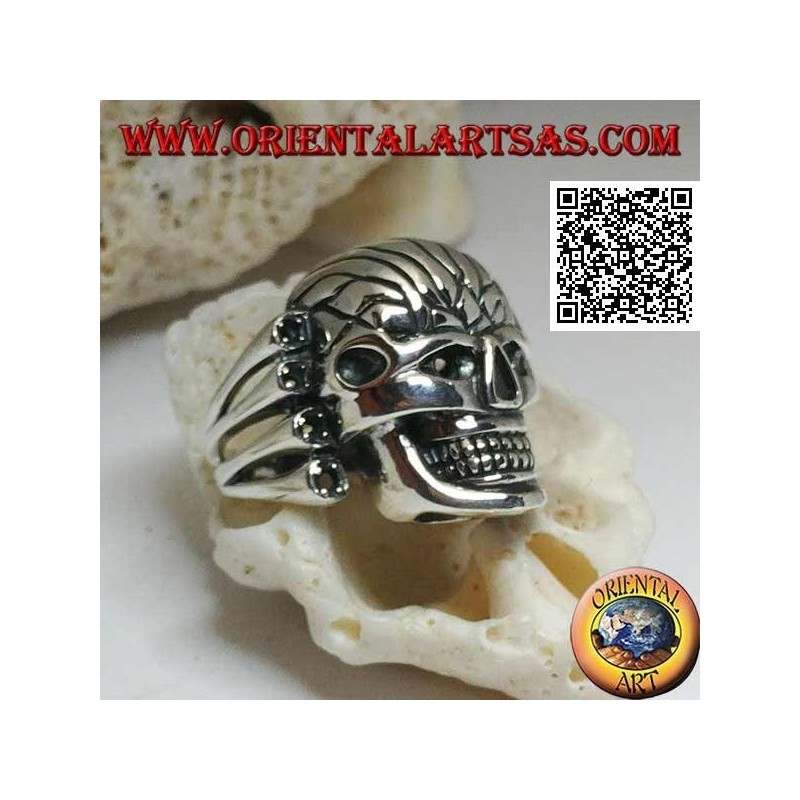Silver ring, large skull with carved front supported by 4 bones on the side