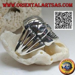 Silver ring, large skull with carved front supported by 4 bones on the side