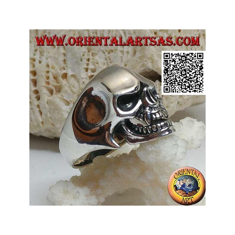 Silberring, Vampirschädel mit scharfen Eckzähnen und konkaven Schläfen