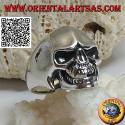 Silver ring, vampire skull with sharp canine teeth and concave temples