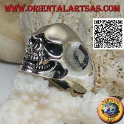 Silver ring, vampire skull with sharp canine teeth and concave temples