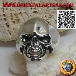 Silver ring, vampire skull with sharp canine teeth and concave temples