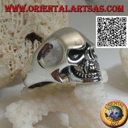 Silver ring, vampire skull with sharp canine teeth and concave temples