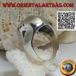 Anillo de plata, cráneo de vampiro con afilados dientes caninos y templos cóncavos