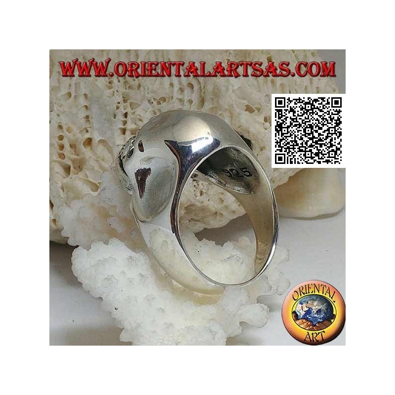 Silver ring, vampire skull with sharp canine teeth and concave temples