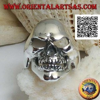 Bague en argent, crâne lisse souriant avec fossette sur le menton