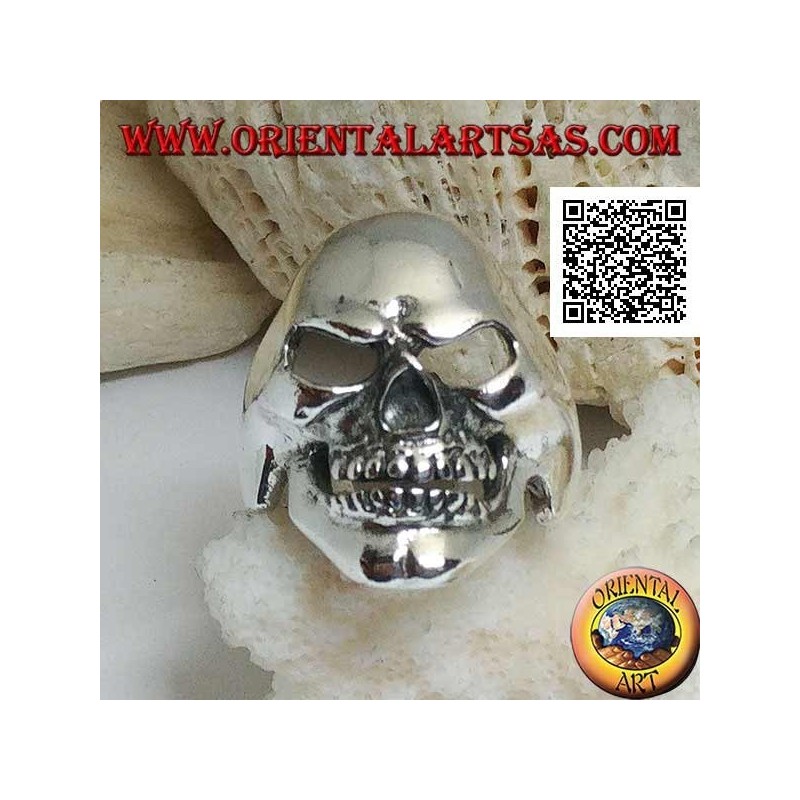 Silver ring, smiling smooth skull with dimple on the chin