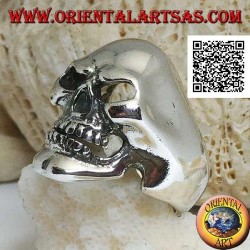 Silver ring, smiling smooth skull with dimple on the chin