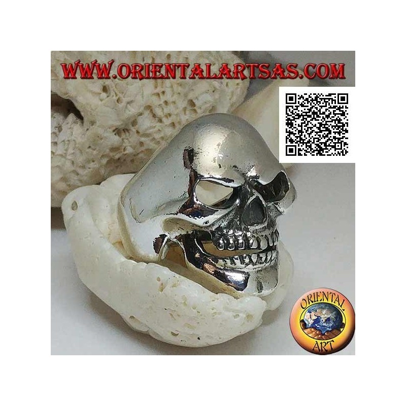 Silver ring, smiling smooth skull with dimple on the chin
