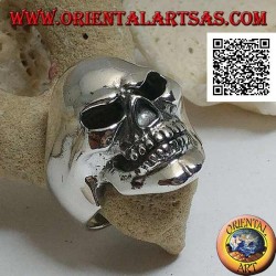 Silver ring, smiling smooth skull with dimple on the chin