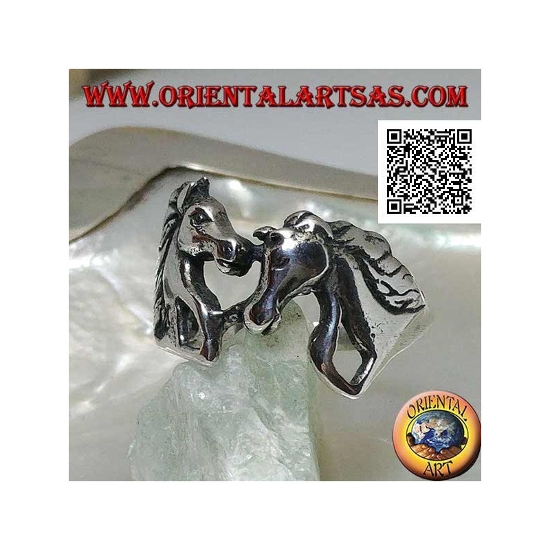 Silver ring couple in love with horses (heads) looking at each other