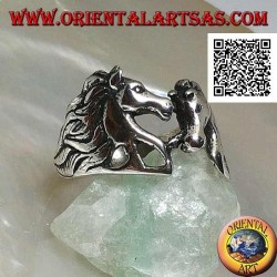 Silver ring couple in love with horses (heads) looking at each other