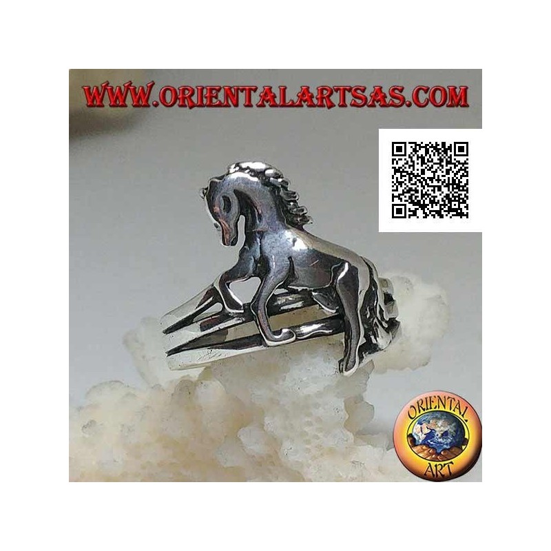 Anillo de plata con caballo rampante