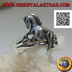 Silberring mit zügellosem Pferd