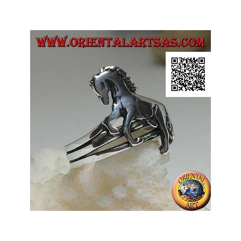 Silberring mit zügellosem Pferd