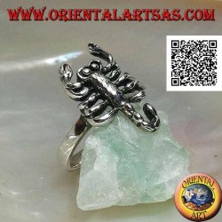 Silberring mit Skorpion in offensiver Position