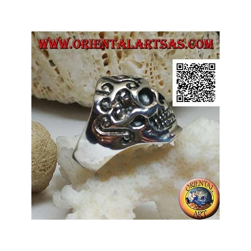Anello in argento, teschio con incisioni celtiche (triskéll)