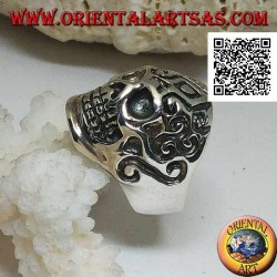 Bague en argent, crâne avec gravures celtiques (triskéll)