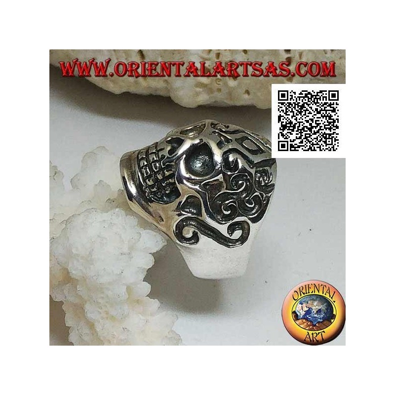 Anello in argento, teschio con incisioni celtiche (triskéll)
