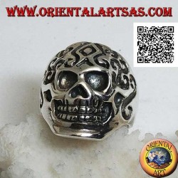 Anillo de plata, calavera con grabados celtas (triskéll)