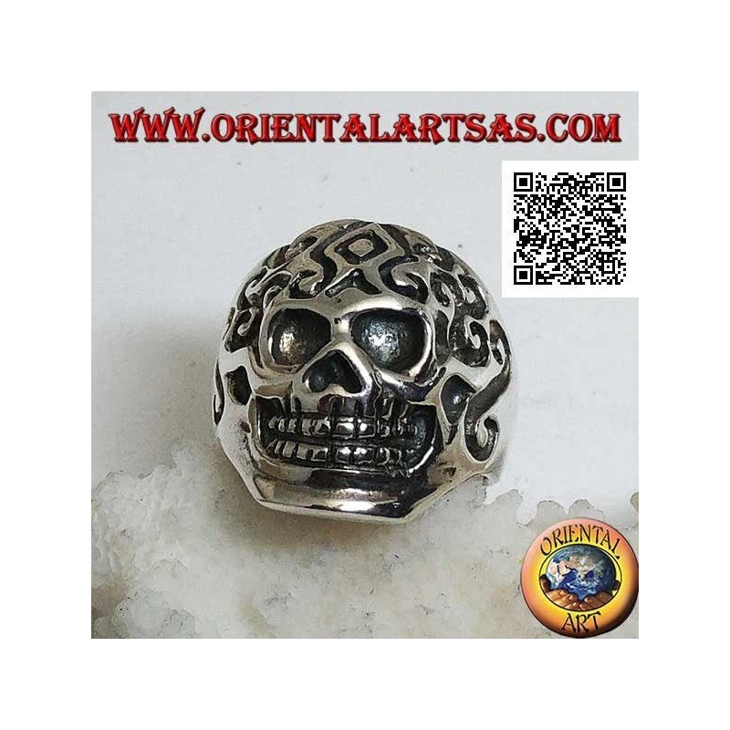Anello in argento, teschio con incisioni celtiche (triskéll)