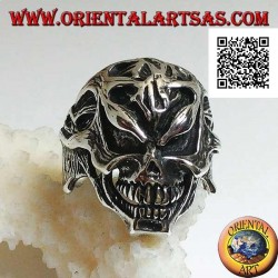 Silberring, abgestreifter enthäuteter Schädel