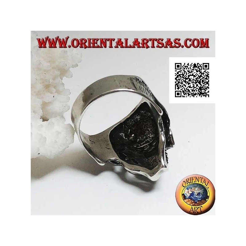 Anillo de plata, cráneo de piel pelada