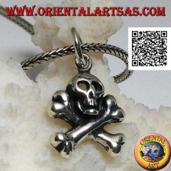 Silver skull pendant with two crossed femoral bones underneath