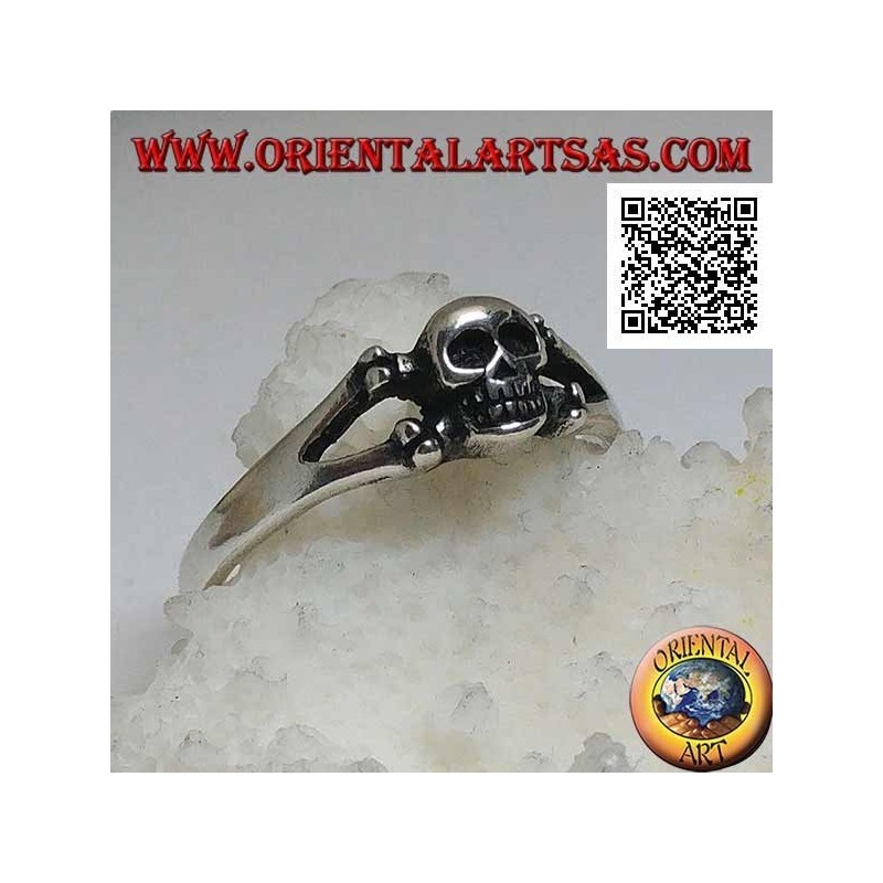 Bague en argent avec crâne sur les deux os fémoraux croisés (petit)