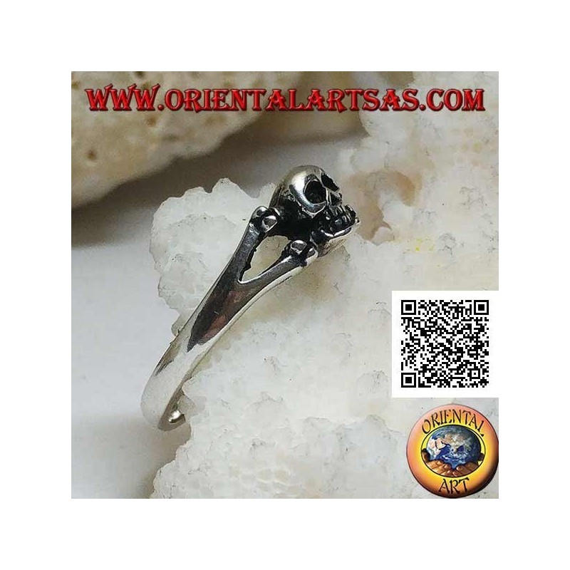 Silver ring with skull on the two crossed femoral bones (small)