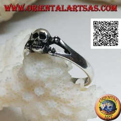 Silver ring with skull on the two crossed femoral bones (small)