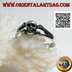 Silver ring with skull on the two crossed femoral bones (small)