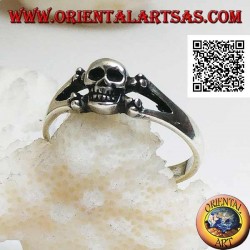 Silver ring with skull on the two crossed femoral bones (small)
