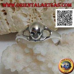 Bague en argent avec petit crâne sans mâchoire lisse (petite)